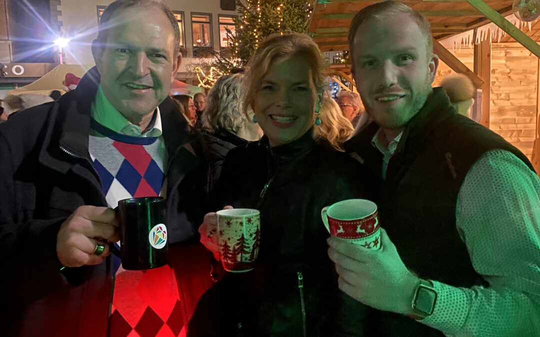 Tassen von Julia Klöckner kommen beim Adventsglühen zum Einsatz
