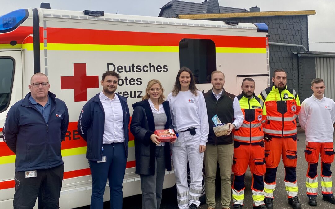 Zwischen Blaulicht und Menschlichkeit: Julia Klöckner informiert sich beim DRK-Birkenfeld